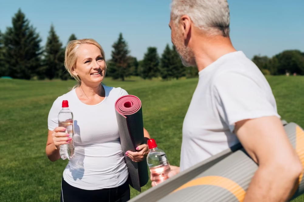 Spaziergänge - Person beim Gehen in der Natur für Gesundheit
